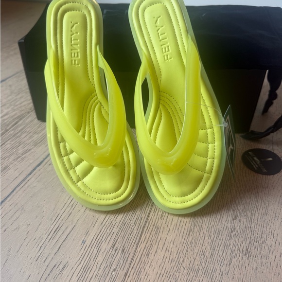 PUMA FENTY X PUMA CAT CLEAT JELLY LIME SHEEN 7 NWT BRAND NEW IN BOX - Picture 2 of 6